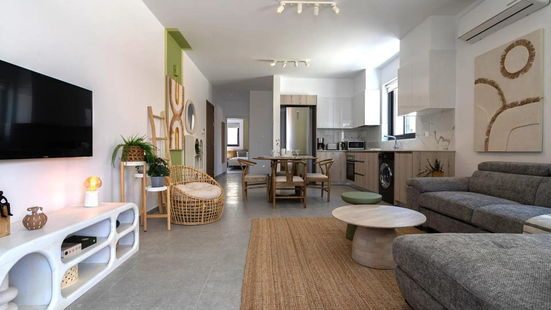 Solenne - Stylish 2-Br Apartment & Balcony In Lárnaka