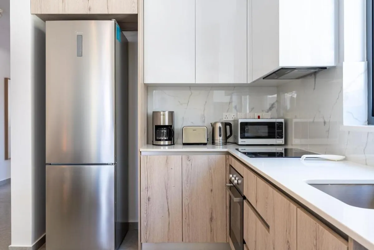 Solenne - Stylish 2-Br Apartment & Balcony In Lárnaka Ciprus