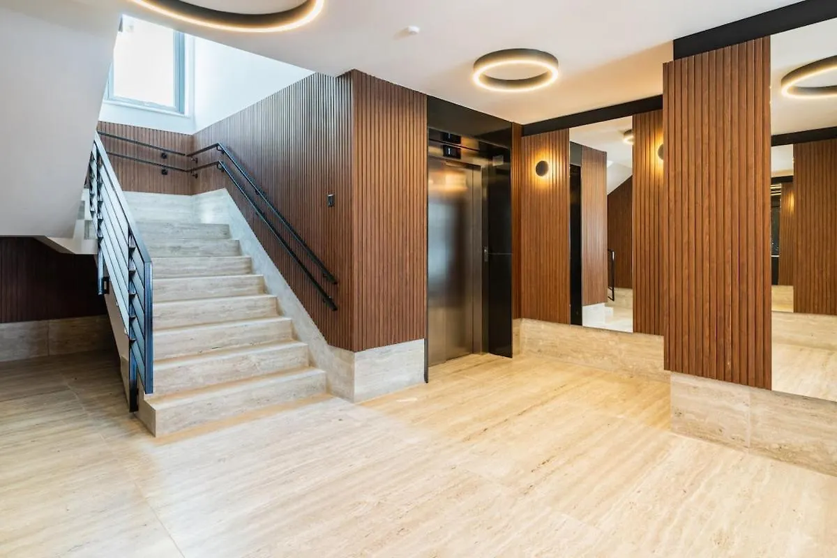 Solenne - Stylish 2-Br Apartment & Balcony In Lárnaka