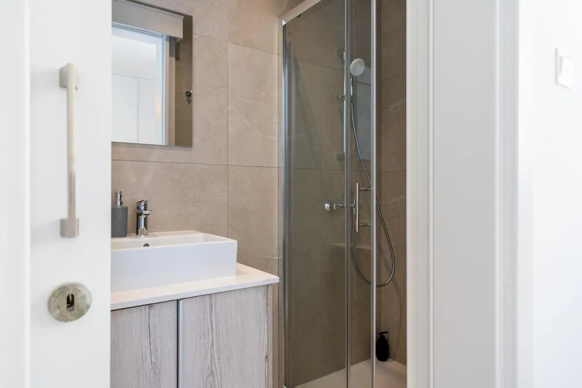 Solenne - Stylish 2-Br Apartment & Balcony In Lárnaka