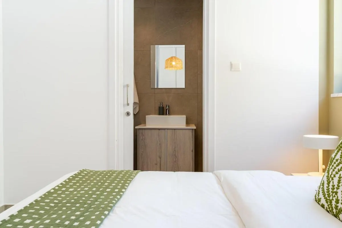 Solenne - Stylish 2-Br Apartment & Balcony In Lárnaka