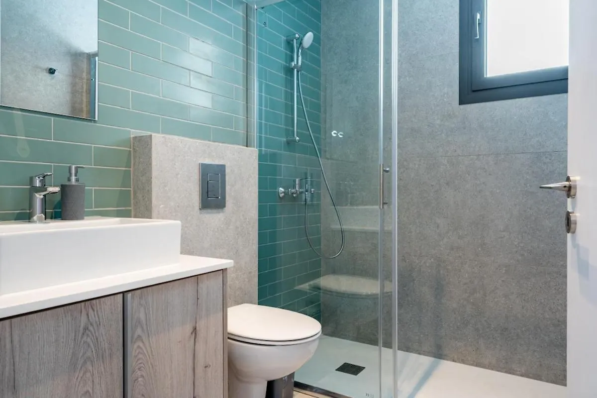 Solenne - Stylish 2-Br Apartment & Balcony In Lárnaka