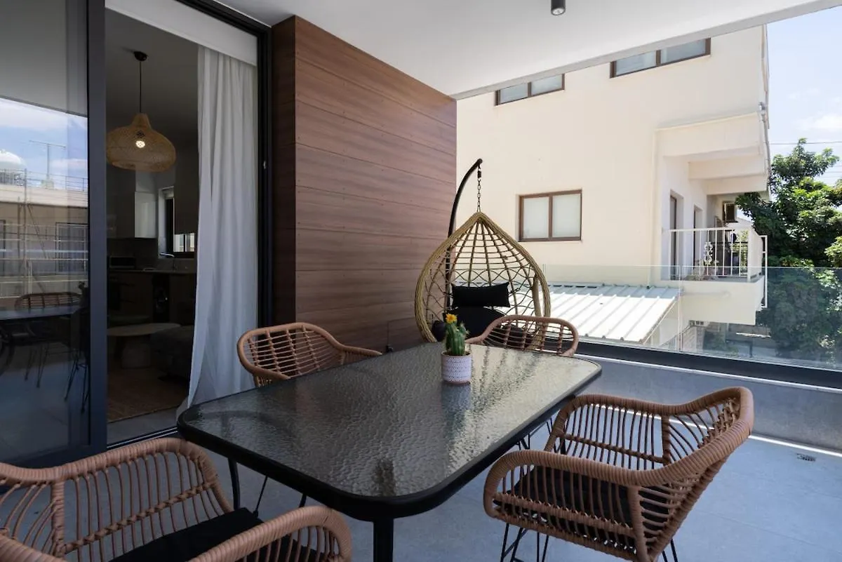 Solenne - Stylish 2-Br Apartment & Balcony In Lárnaka Ciprus